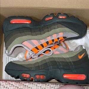 Nike Air Max 95 - Olive & Orange